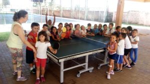 Movimento Pró-Tênis atende mais de 100 crianças em Sâo Carlos (Crédito: Divulgação)