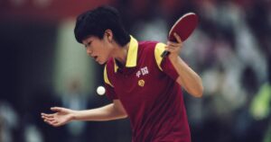 Jing Chen foi a primeira campeã olímpica no tênis de mesa (Crédito: Divulgação/Olympics)